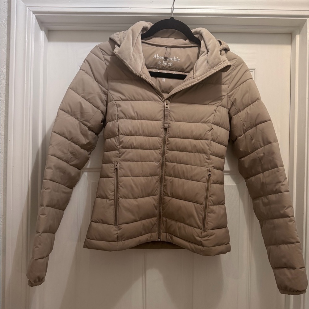 Abercrombie & Fitch Stretch Leightweight Packabke Puffer Jacket - Beige